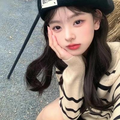 年轻女孩爱过来
